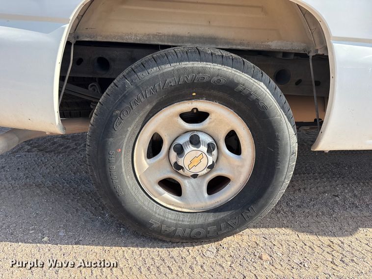 image for item JM9506 2004 Chevrolet Silverado 1500 pickup truck