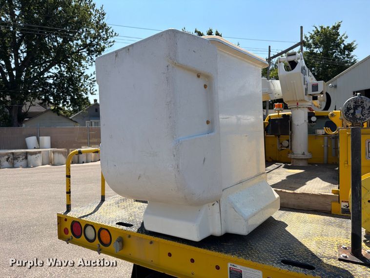 image for item MZ9730 2015 RAM 5500HD bucket truck