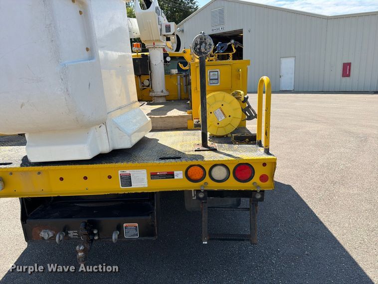 image for item MZ9730 2015 RAM 5500HD bucket truck