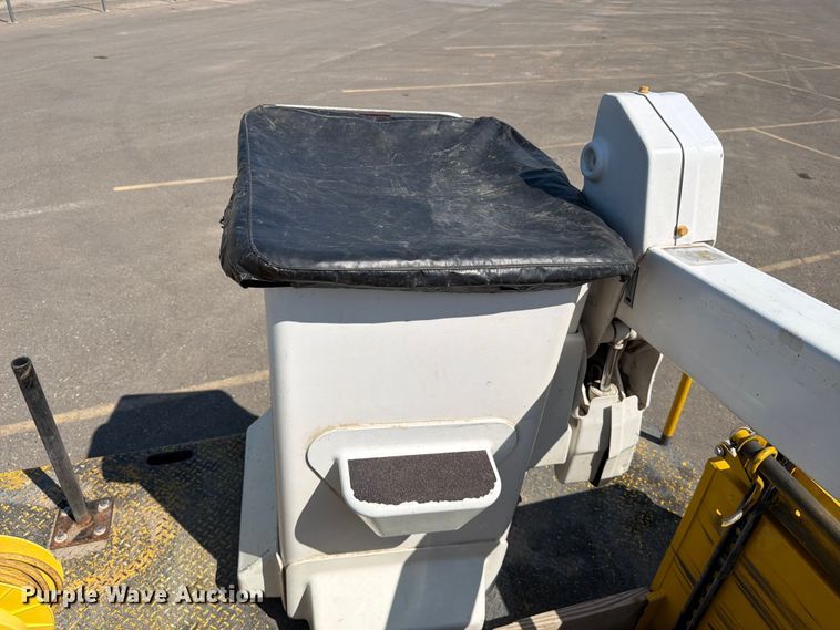 image for item MZ9730 2015 RAM 5500HD bucket truck