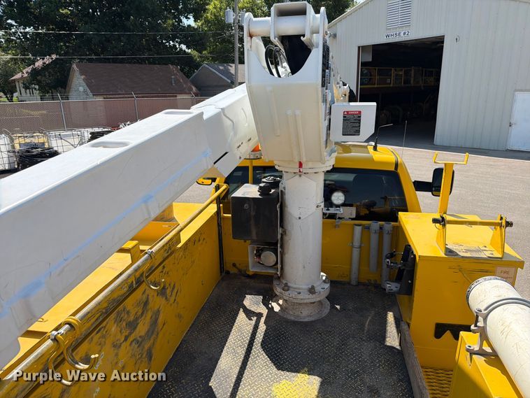 image for item MZ9730 2015 RAM 5500HD bucket truck