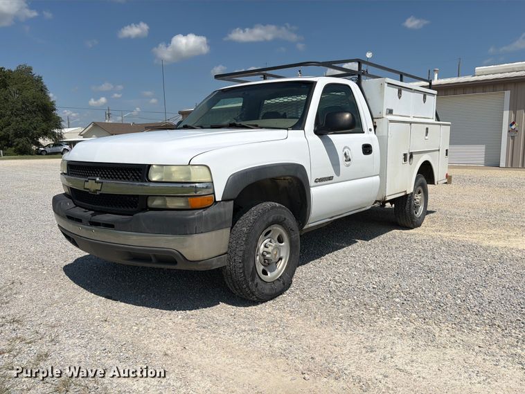2002 Chevrolet Silverado 2500HD utility bed pickup truck