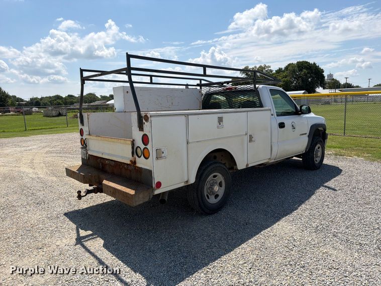 image for item MZ9731 2002 Chevrolet Silverado 2500HD utility bed pickup truck