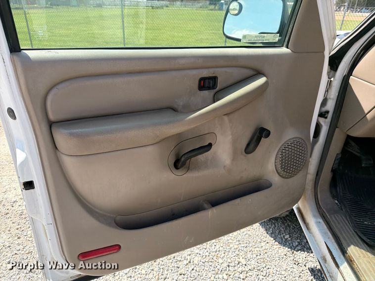 image for item MZ9731 2002 Chevrolet Silverado 2500HD utility bed pickup truck