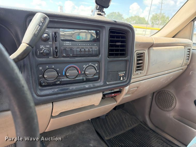 image for item MZ9731 2002 Chevrolet Silverado 2500HD utility bed pickup truck