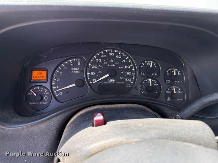 image for item MZ9731 2002 Chevrolet Silverado 2500HD utility bed pickup truck
