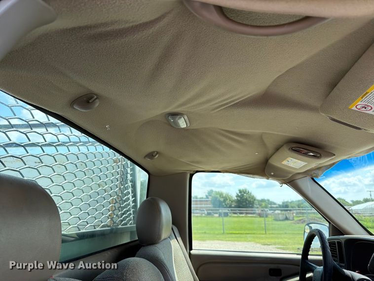 image for item MZ9731 2002 Chevrolet Silverado 2500HD utility bed pickup truck