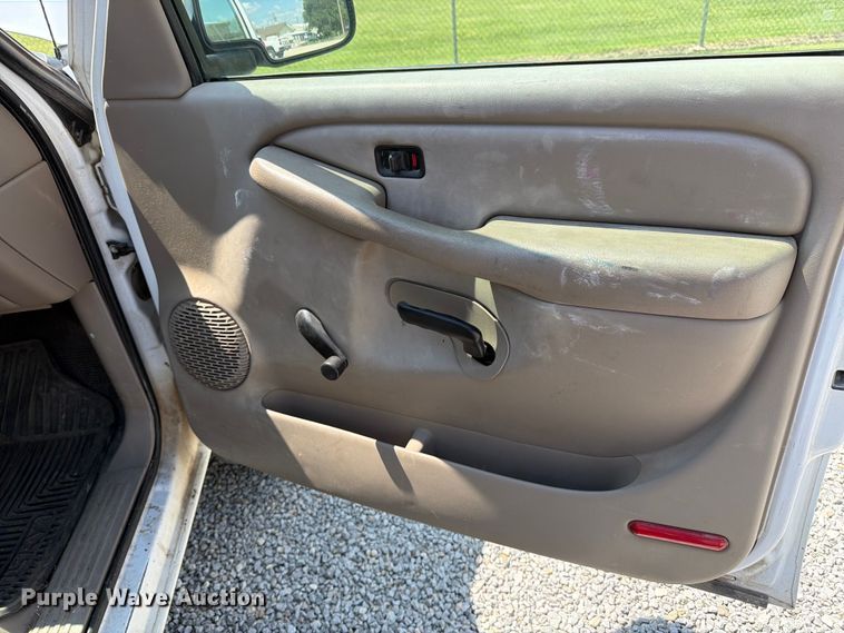 image for item MZ9731 2002 Chevrolet Silverado 2500HD utility bed pickup truck