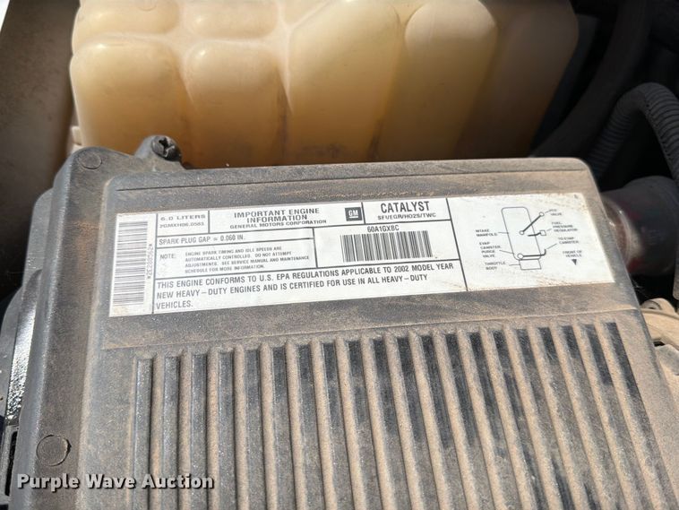 image for item MZ9731 2002 Chevrolet Silverado 2500HD utility bed pickup truck