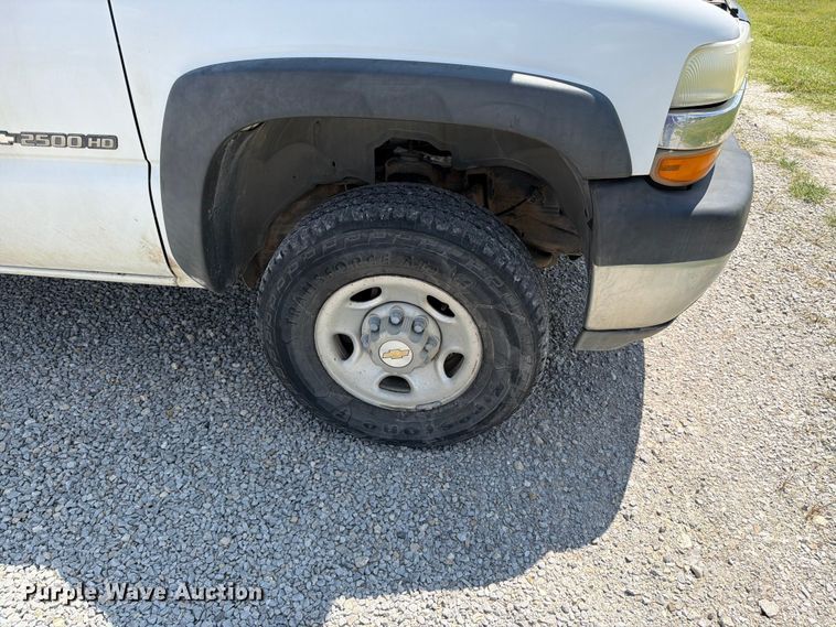 image for item MZ9731 2002 Chevrolet Silverado 2500HD utility bed pickup truck