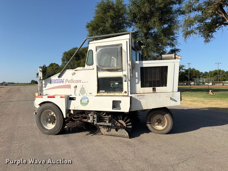image for item MZ9744 2003 Elgin Pelican Series P street sweeper truck