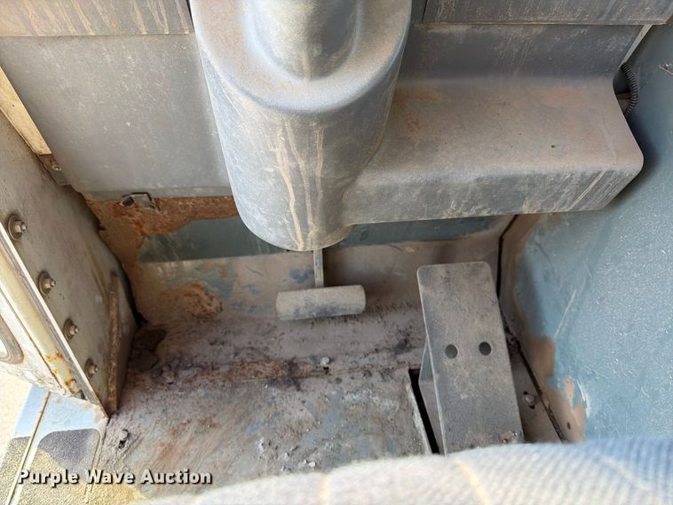 image for item MZ9744 2003 Elgin Pelican Series P street sweeper truck