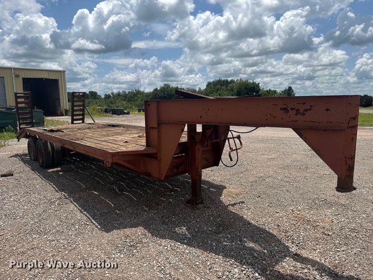 image for item NK9242 1985 W-W equipment trailer