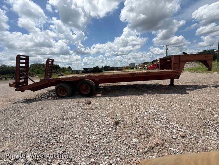 image for item NK9242 1985 W-W equipment trailer