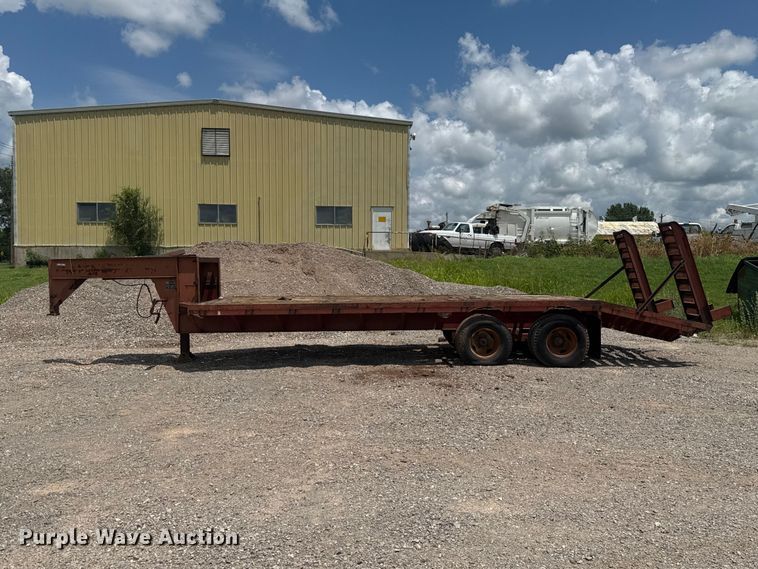 image for item NK9242 1985 W-W equipment trailer