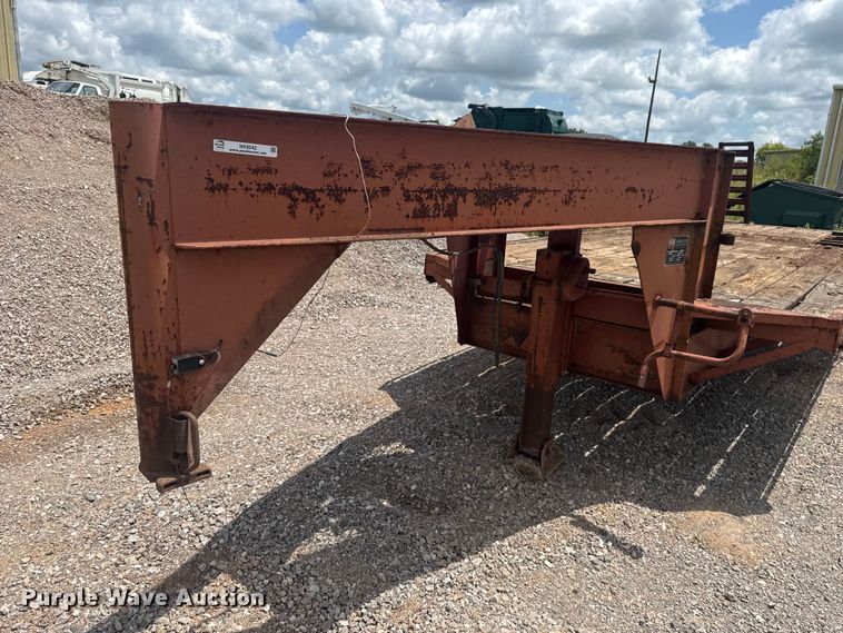 image for item NK9242 1985 W-W equipment trailer