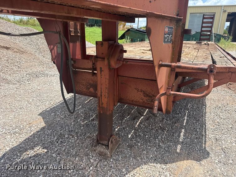 image for item NK9242 1985 W-W equipment trailer