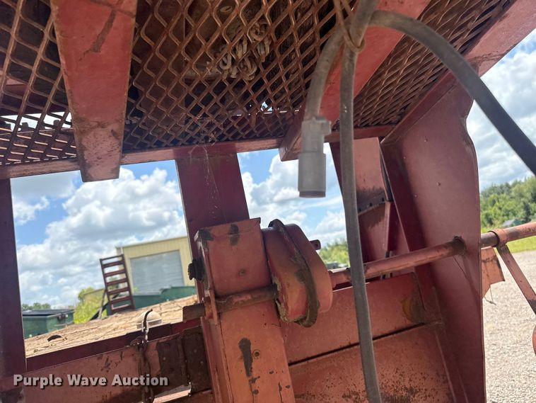 image for item NK9242 1985 W-W equipment trailer