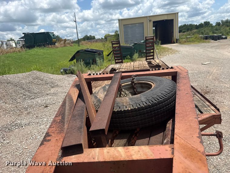 image for item NK9242 1985 W-W equipment trailer