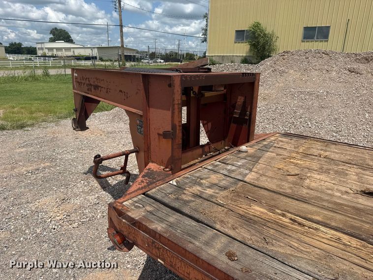 image for item NK9242 1985 W-W equipment trailer