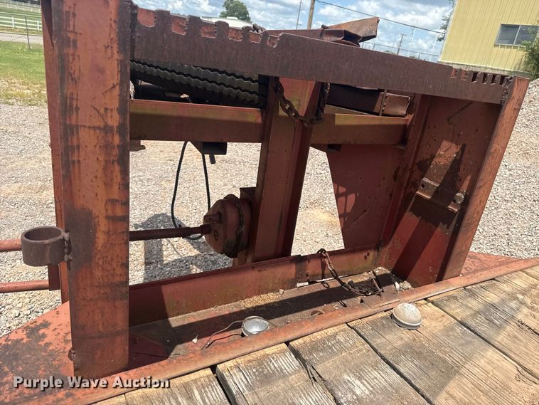 image for item NK9242 1985 W-W equipment trailer
