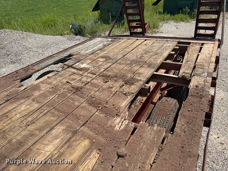 image for item NK9242 1985 W-W equipment trailer