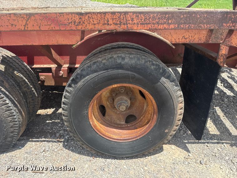 image for item NK9242 1985 W-W equipment trailer