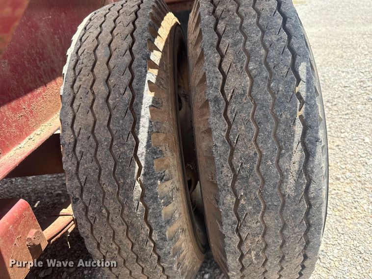 image for item NK9242 1985 W-W equipment trailer