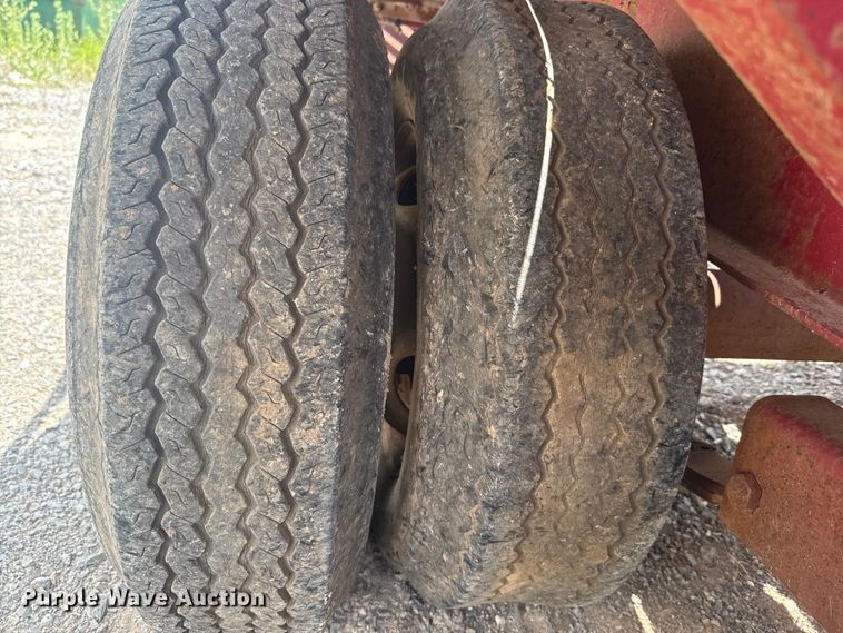 image for item NK9242 1985 W-W equipment trailer