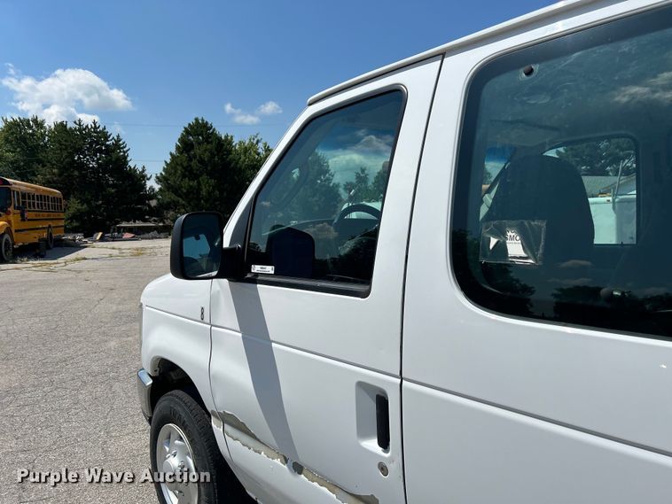 image for item NM9857 2008 Ford E150 van