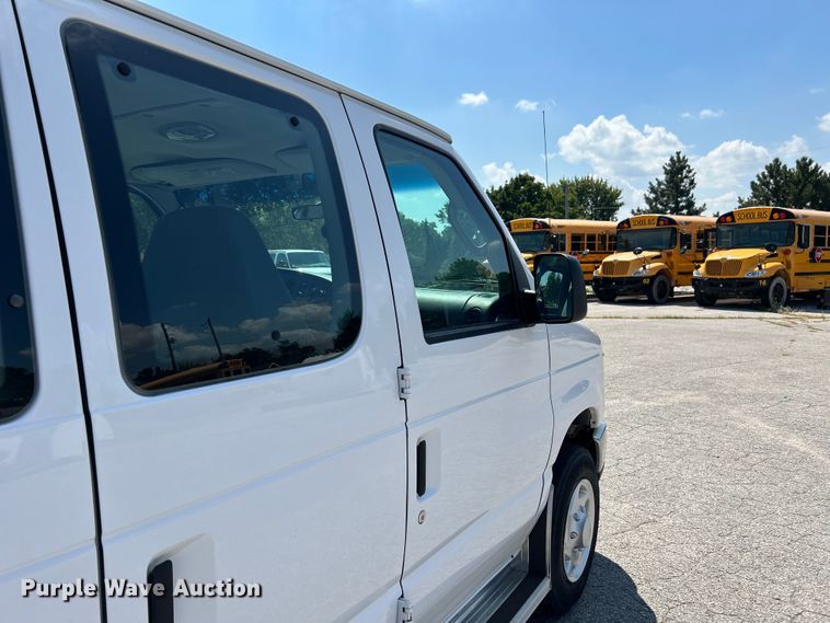 image for item NM9857 2008 Ford E150 van