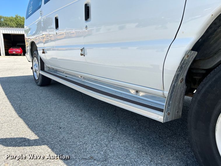 image for item NM9857 2008 Ford E150 van