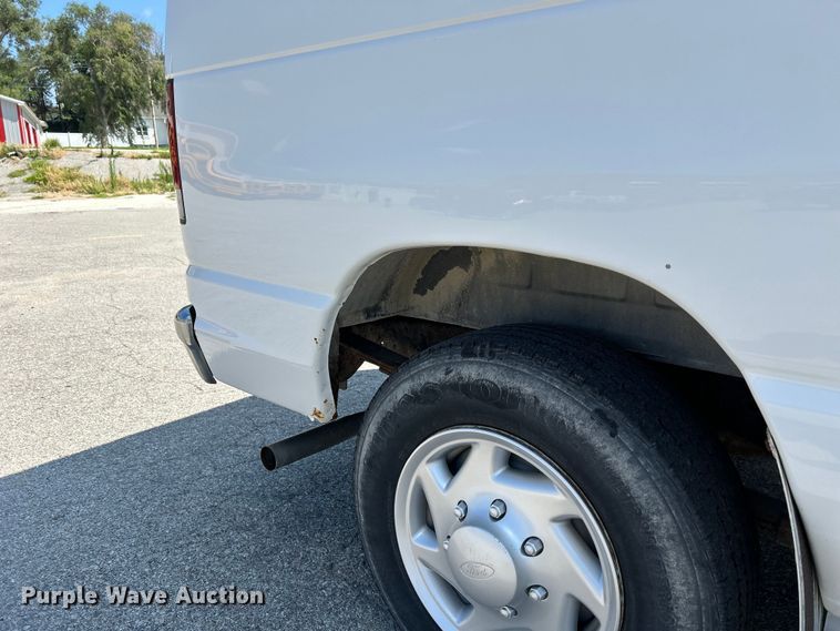 image for item NM9857 2008 Ford E150 van
