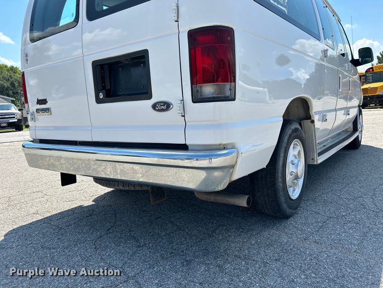 image for item NM9857 2008 Ford E150 van