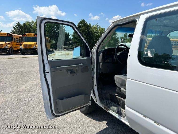 image for item NM9857 2008 Ford E150 van