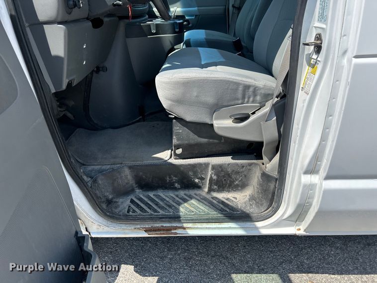 image for item NM9857 2008 Ford E150 van