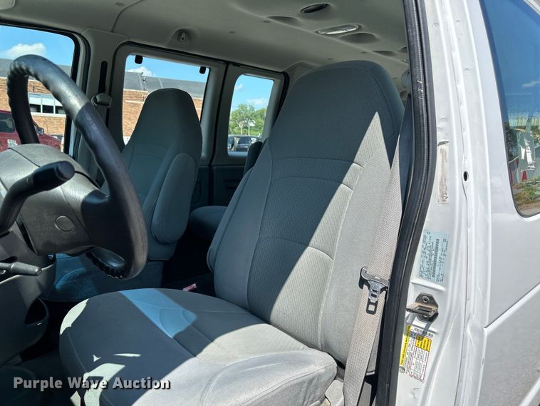 image for item NM9857 2008 Ford E150 van