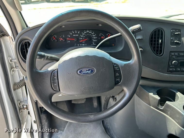 image for item NM9857 2008 Ford E150 van