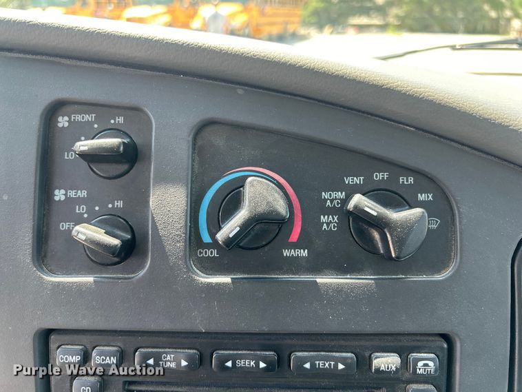 image for item NM9857 2008 Ford E150 van