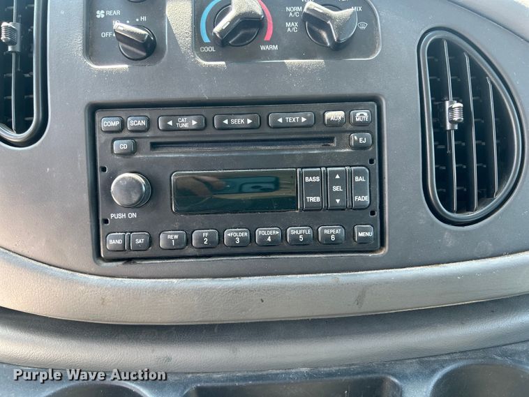 image for item NM9857 2008 Ford E150 van