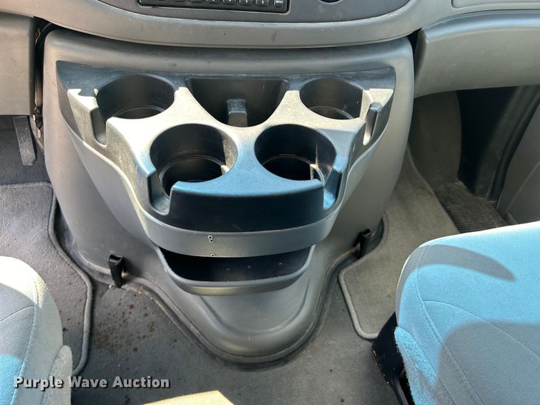 image for item NM9857 2008 Ford E150 van