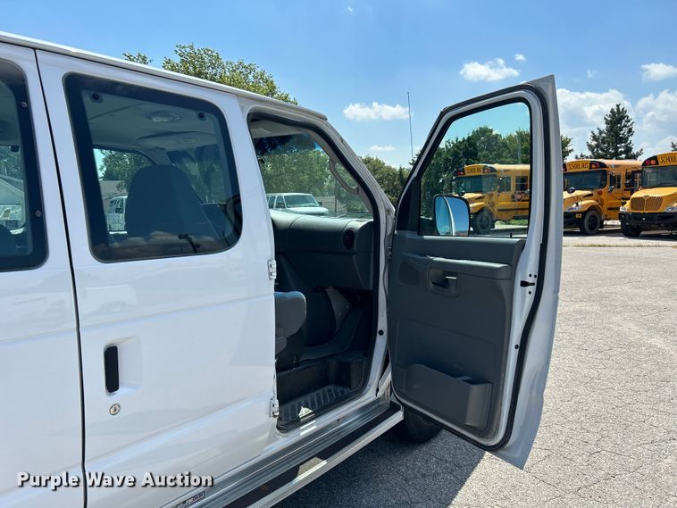 image for item NM9857 2008 Ford E150 van