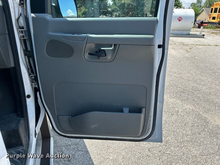 image for item NM9857 2008 Ford E150 van