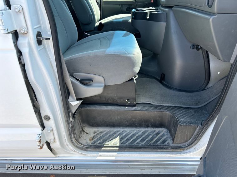 image for item NM9857 2008 Ford E150 van