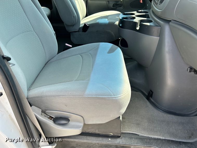 image for item NM9857 2008 Ford E150 van