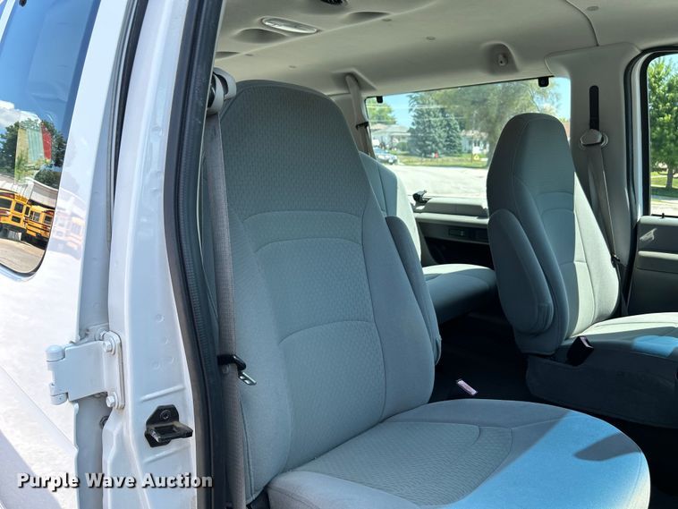 image for item NM9857 2008 Ford E150 van