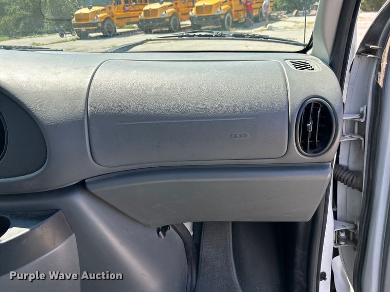 image for item NM9857 2008 Ford E150 van