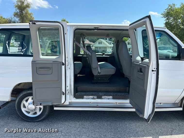 image for item NM9857 2008 Ford E150 van