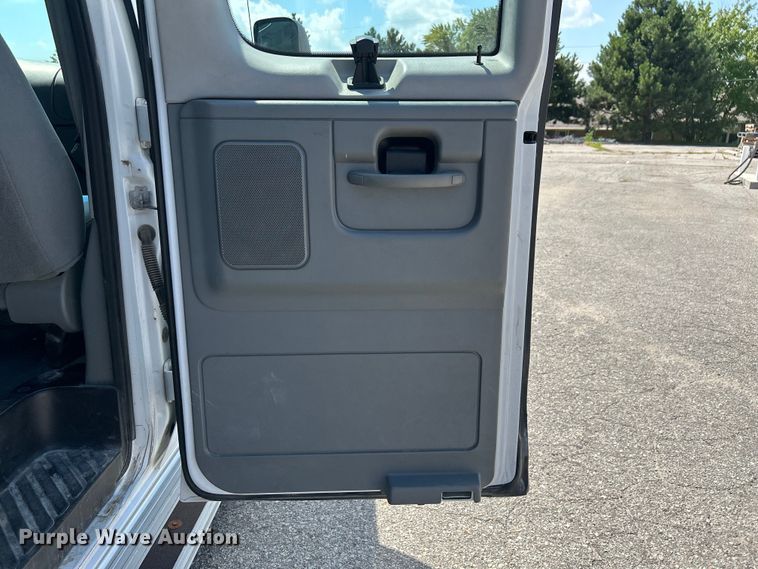 image for item NM9857 2008 Ford E150 van