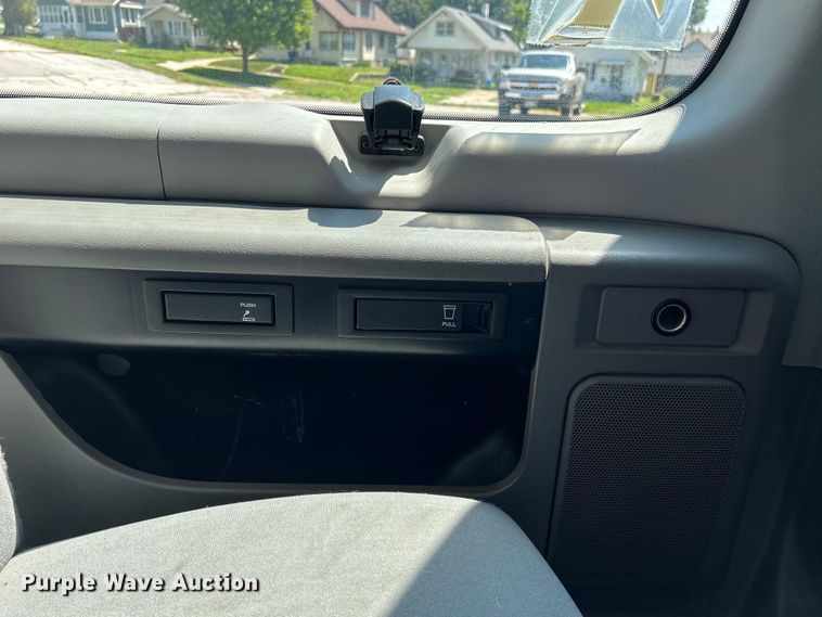 image for item NM9857 2008 Ford E150 van